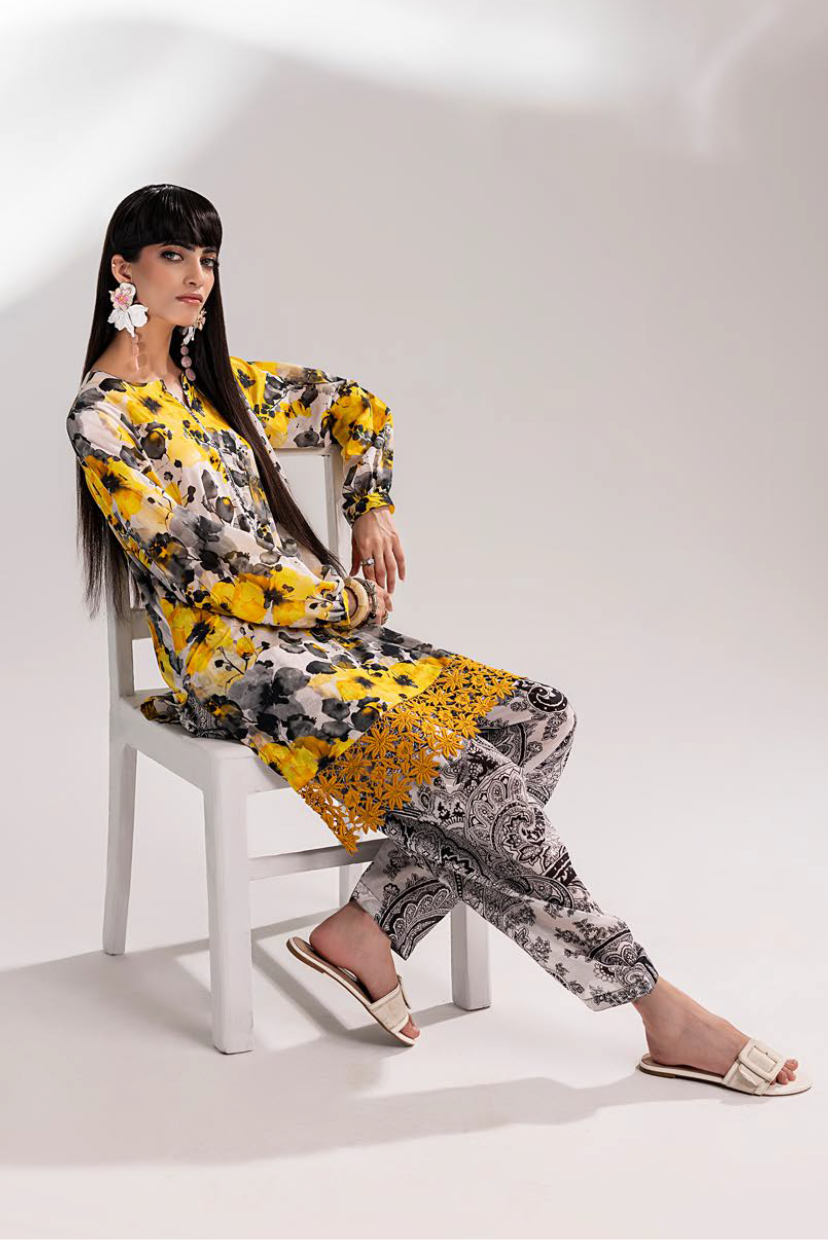 Floral Fusion Kurta Set with Paisley Trousers