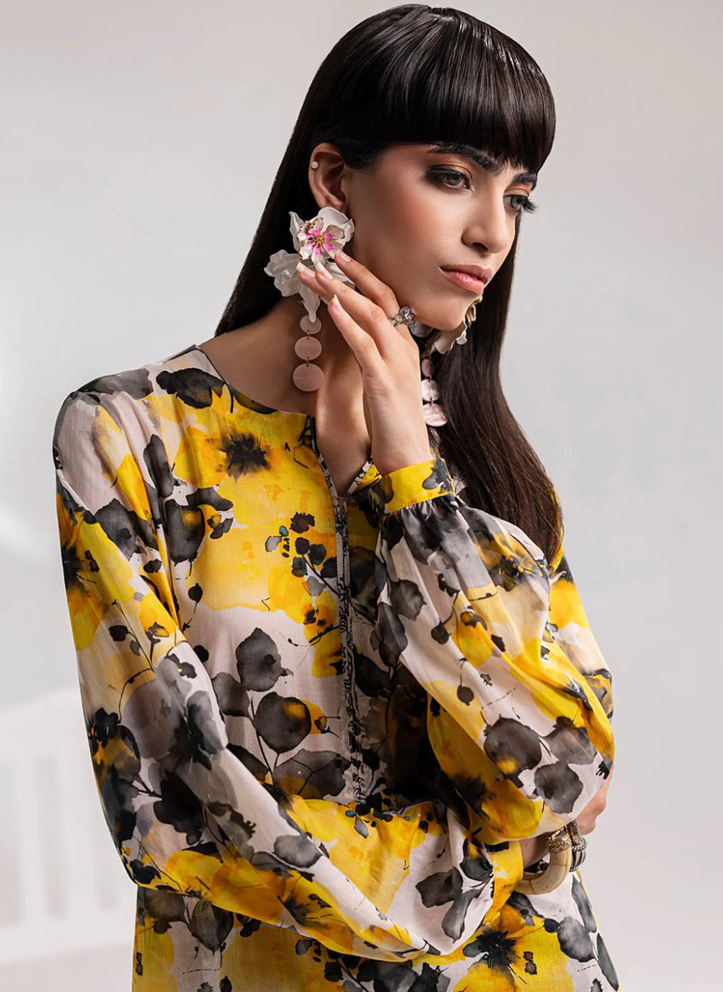 Floral Fusion Kurta Set with Paisley Trousers