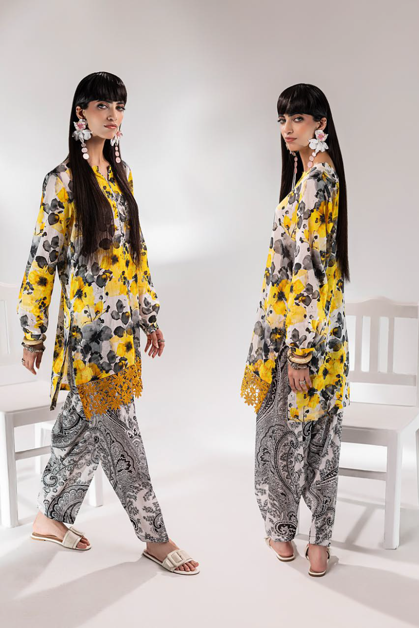 Floral Fusion Kurta Set with Paisley Trousers