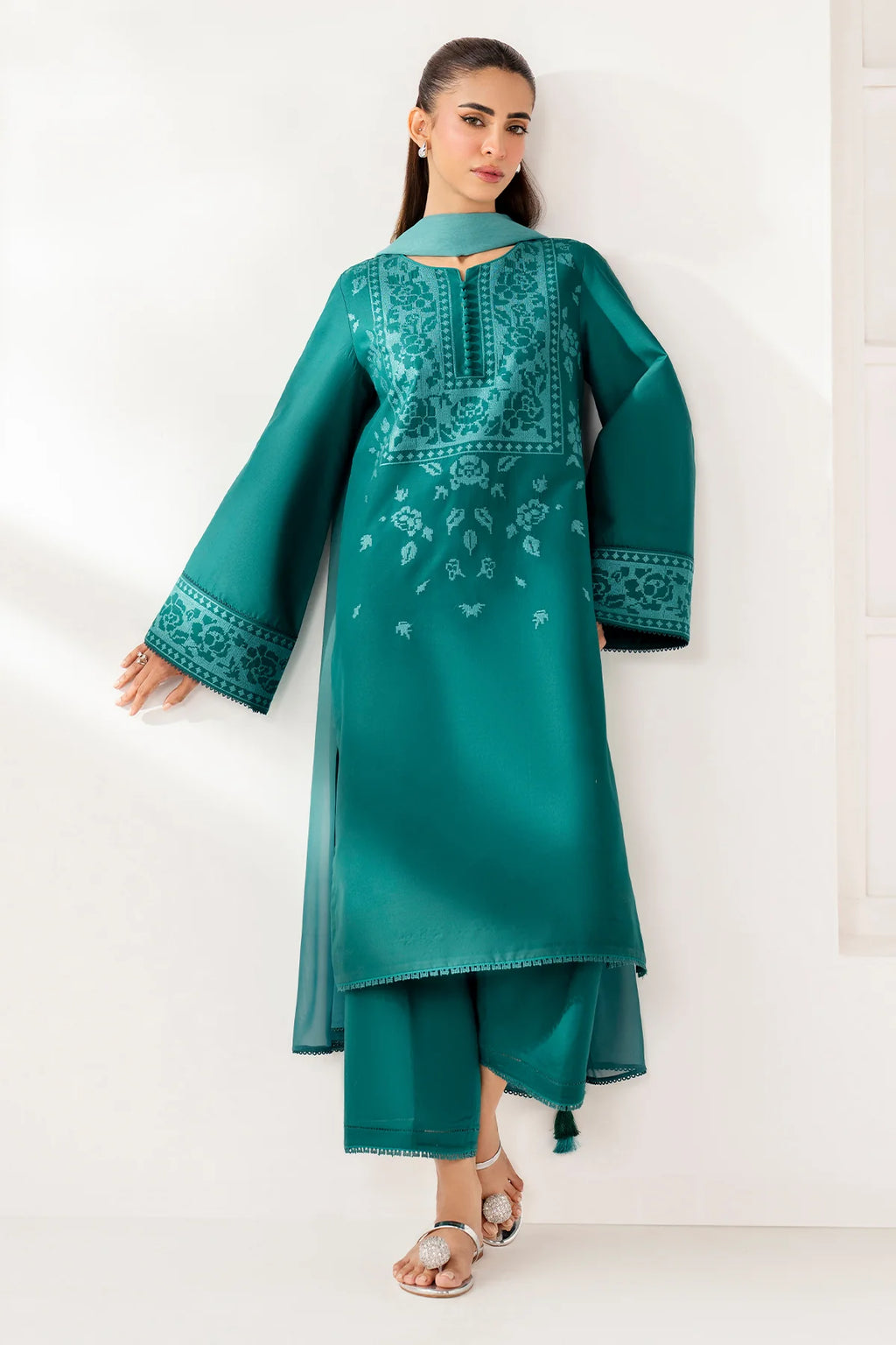 EMBROIDERED LAWN USE-9241