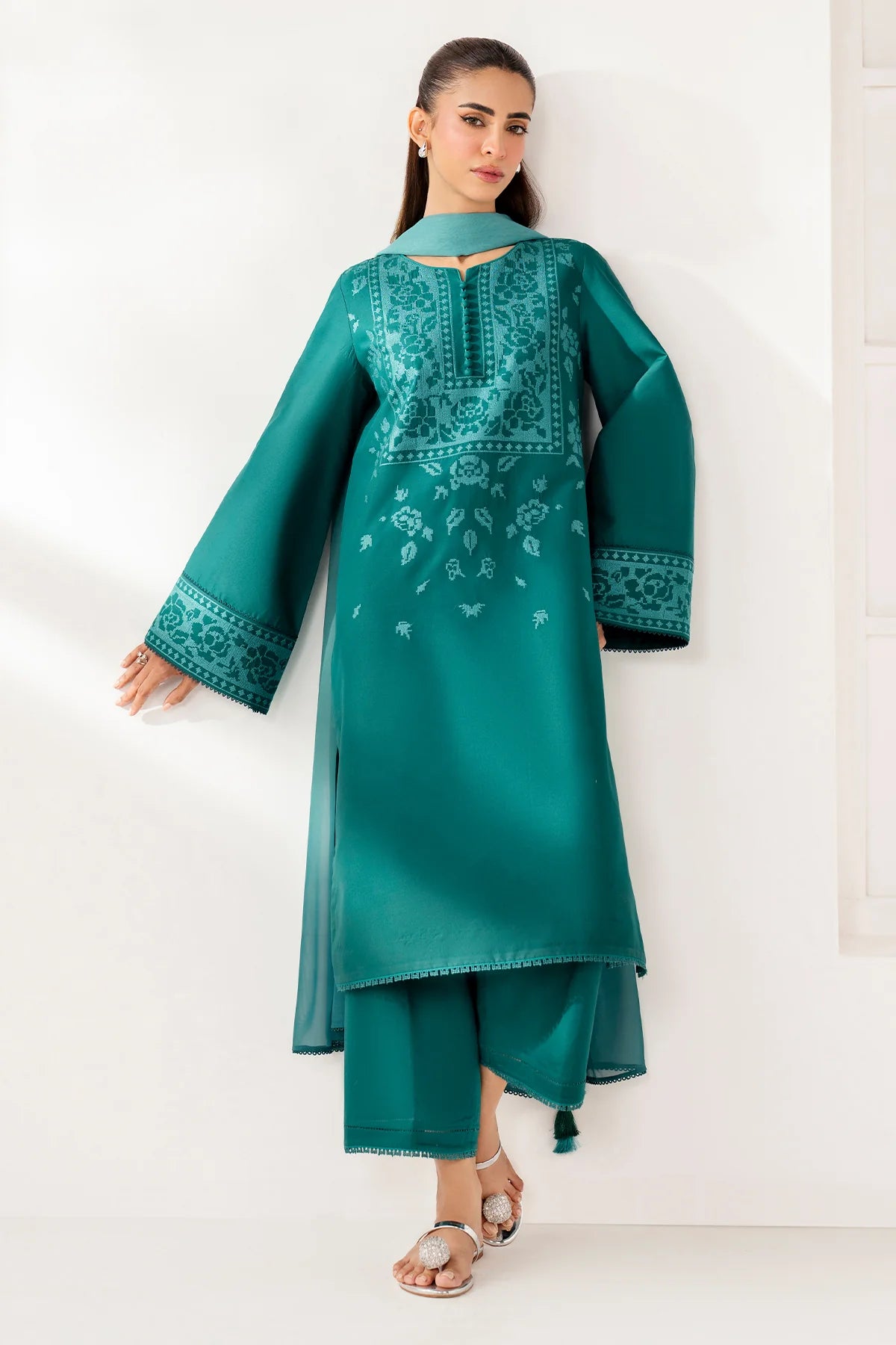 EMBROIDERED LAWN USE-9241